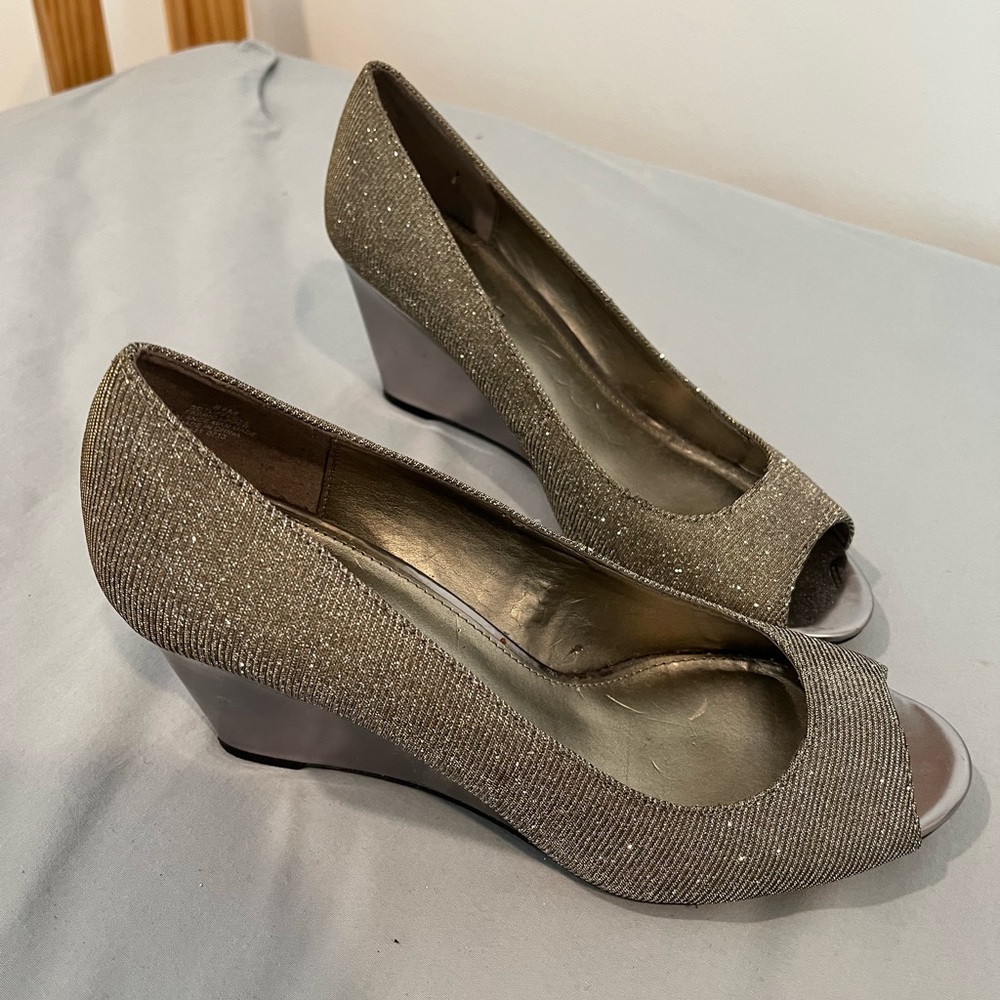 Bandolino silver glitter peep toe wedges